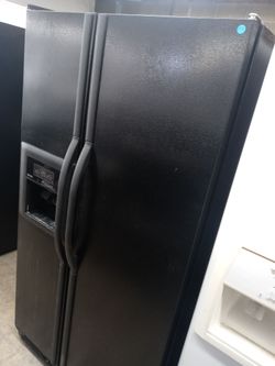 Kenmore black side by side refrigerator - Free delivery