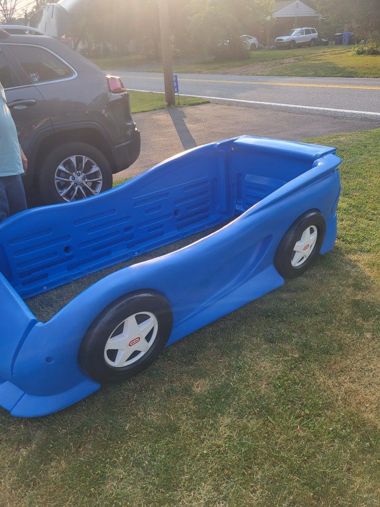 Little Tikes Sports Car Bed (Twin)