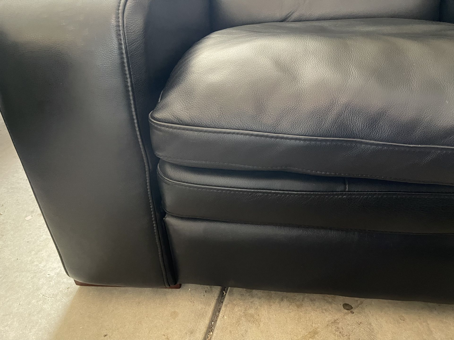 100% Genuine Leather Chair Armchair In Great Condition   