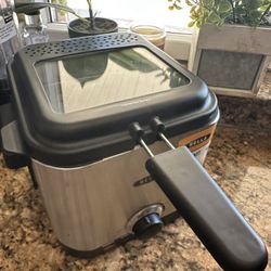 New bella PRO - 1.6-qt. Deep Fryer 