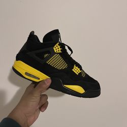 Jordan 4 Thunder