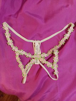 Flower v-string crotchless panties sz. XS $36
