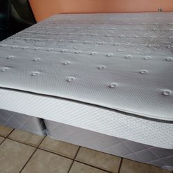 Nice King Size Mattress and Boxspring 
