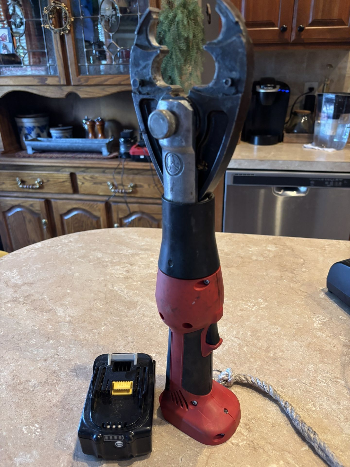 Klauke KL3 Battery-Powered Hydraulic Cable Cutter – With Battery – WORKS GREAT!