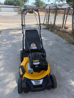 DEWALT
21 in. 163cc Briggs and Stratton 725Exi Engine Rear Wheel Drive 3-in-1 Gas Self Propelled Walk Behind Lawn Mower