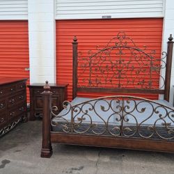 King Sz Bedroom Set With Boxspring 