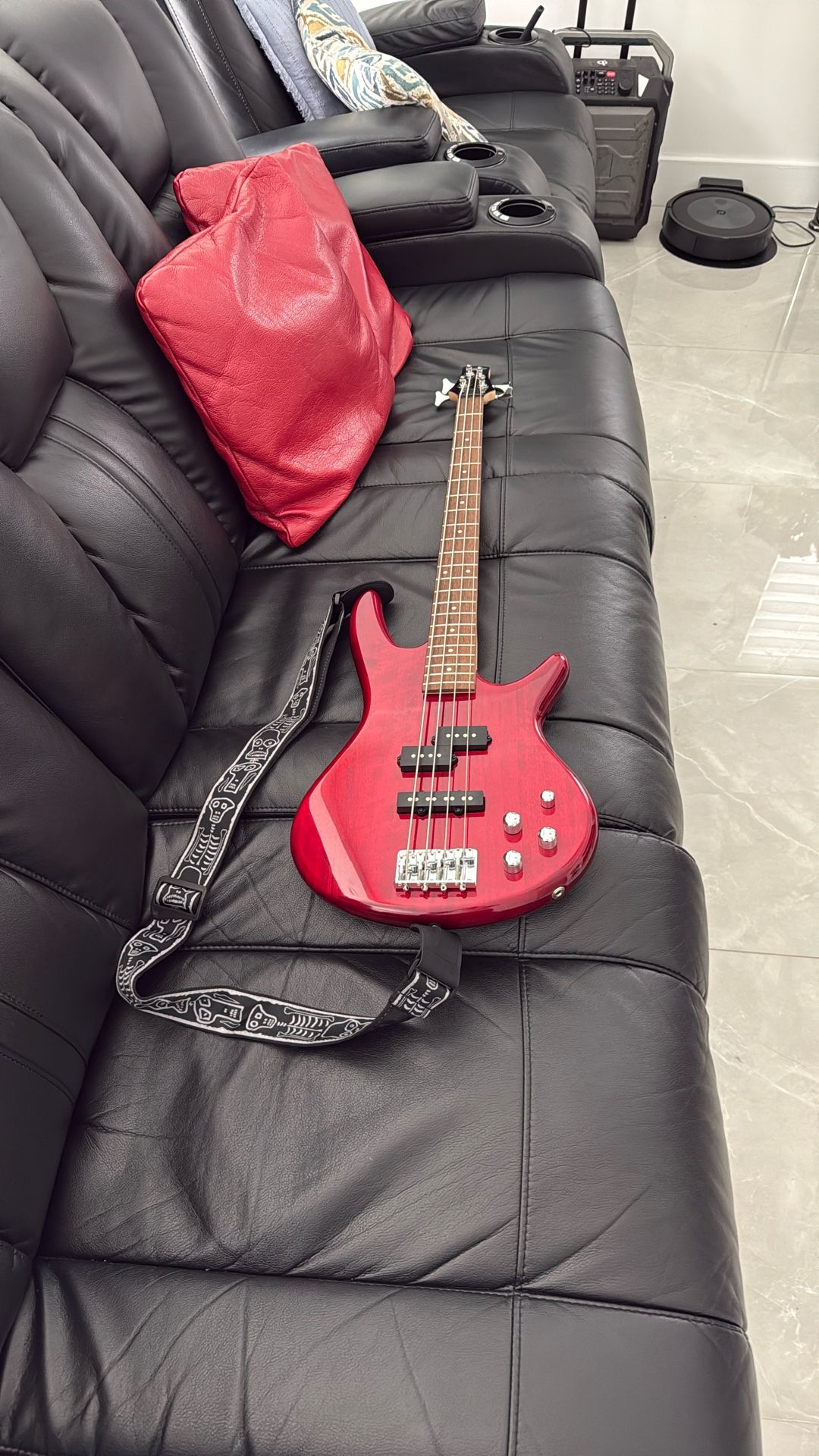Gio Ibanez GSR200 Bass Guitar Brand new With Gig Bag