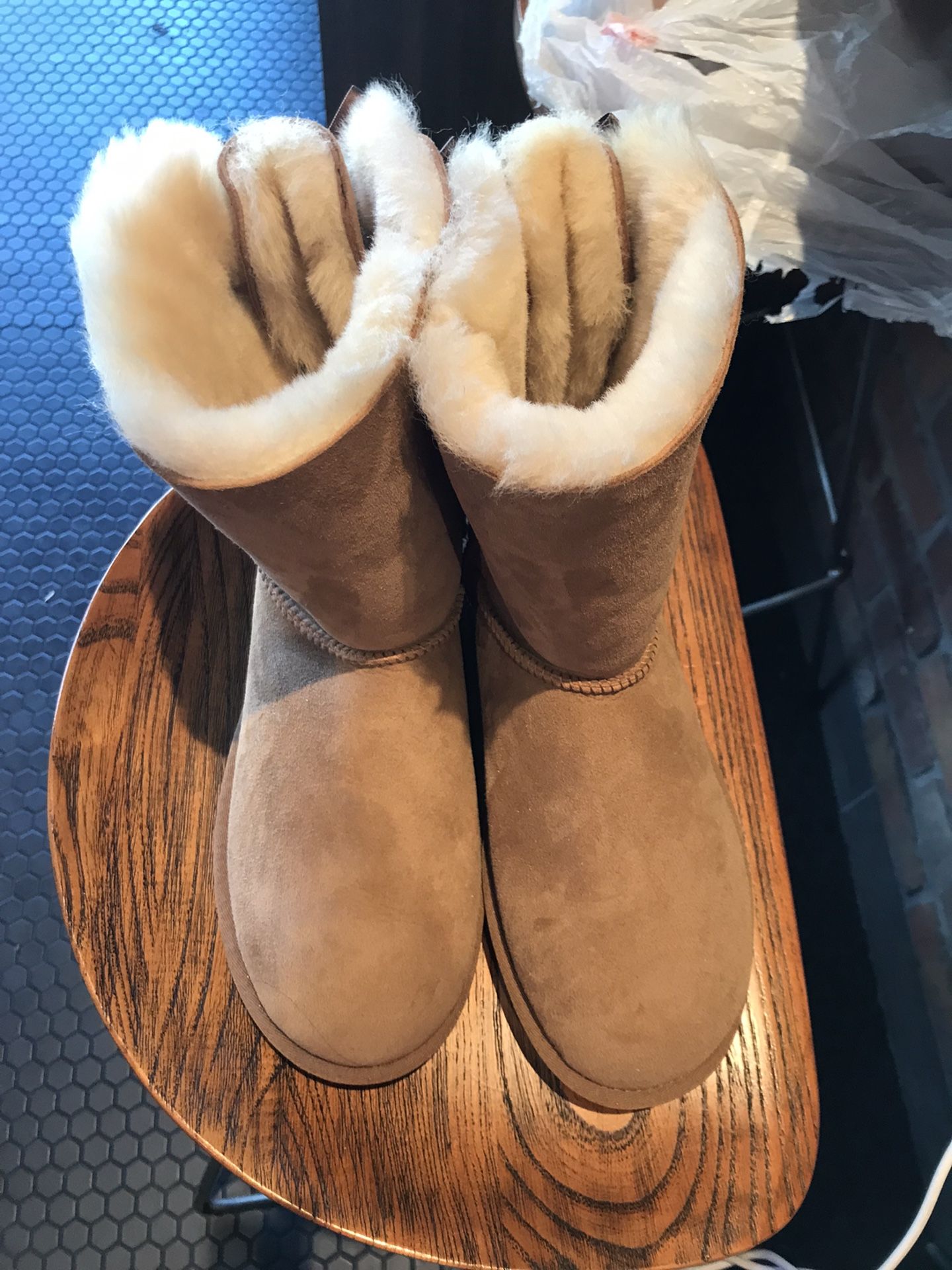 Brand New UGGS BAILEY BOW 2