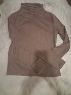 Women's xs long sleeved taupe colored top
