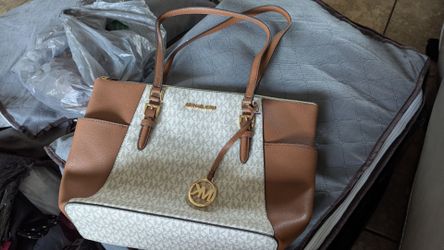 Mk purse never used Mesa Main & Gilbert