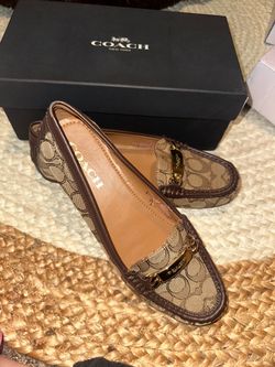 Women’s coach size 8
