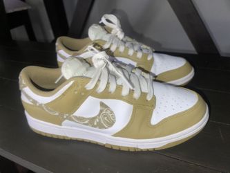 Women’s dunks Size 9