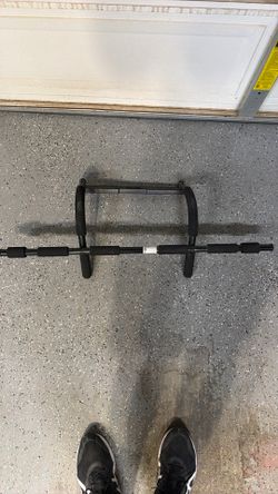 Door frame pull up bar