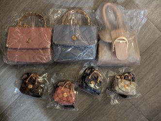 THIS IS A NEW 7 PIECE PURSE BUNDLE