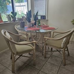 Kitchen Table And 4 Chairs
