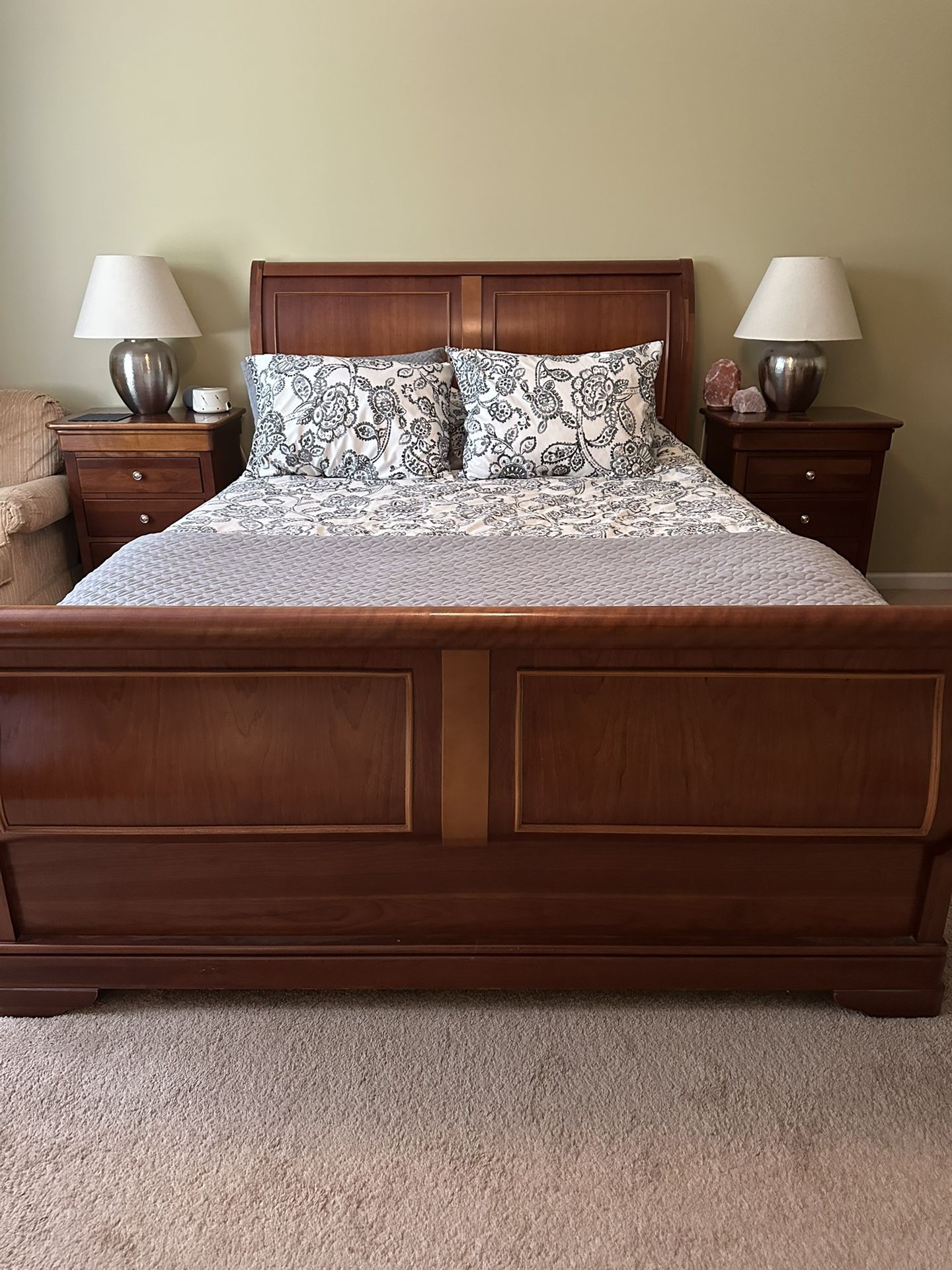 Stanley Queen Bedroom Set