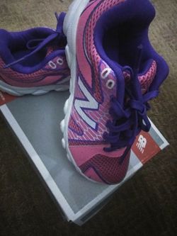 Zapatos de niña new balance #12 nuevos en caja