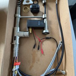 » BARELY USED Touch-Less Kitchen Sink Faucet «