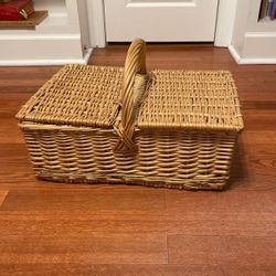 English Style Picnic Basket