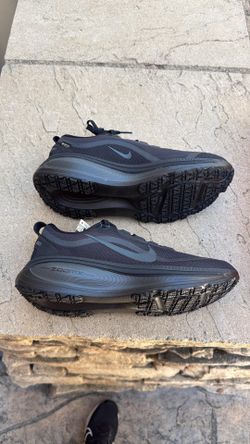New Nike Vomero 18 gtx gore-Tex running shoes black Women’s 10, Men’s 8.5