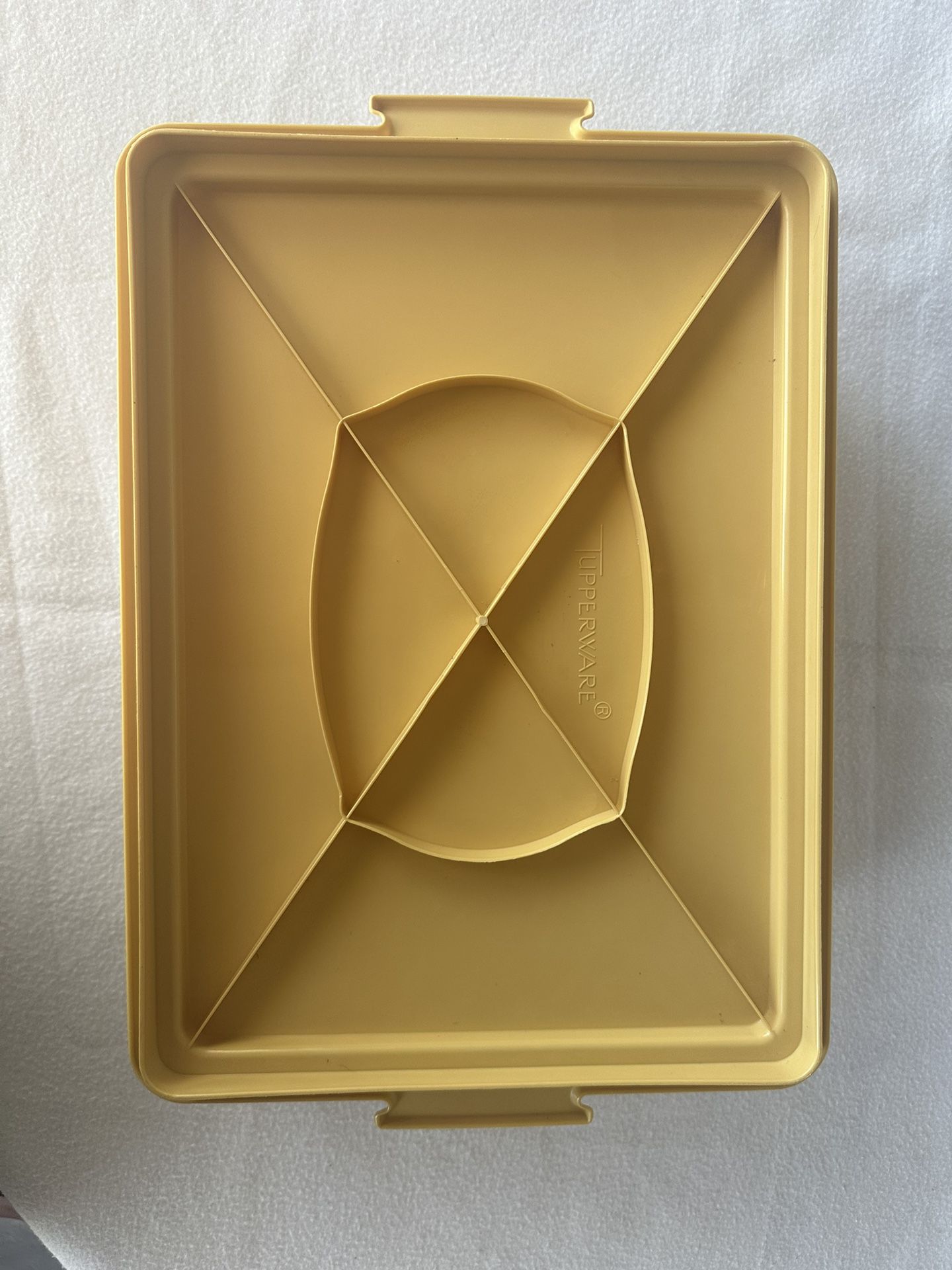 Vintage Tupperware 622-5 Rectangle Cake Taker Carrier Container Harvest  Gold for Sale in Phoenix, AZ - OfferUp