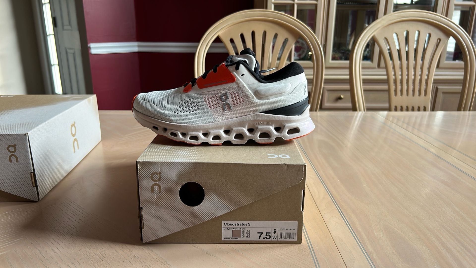 Women’s Oncloud Sneaker. White. Brand New. 7.5.