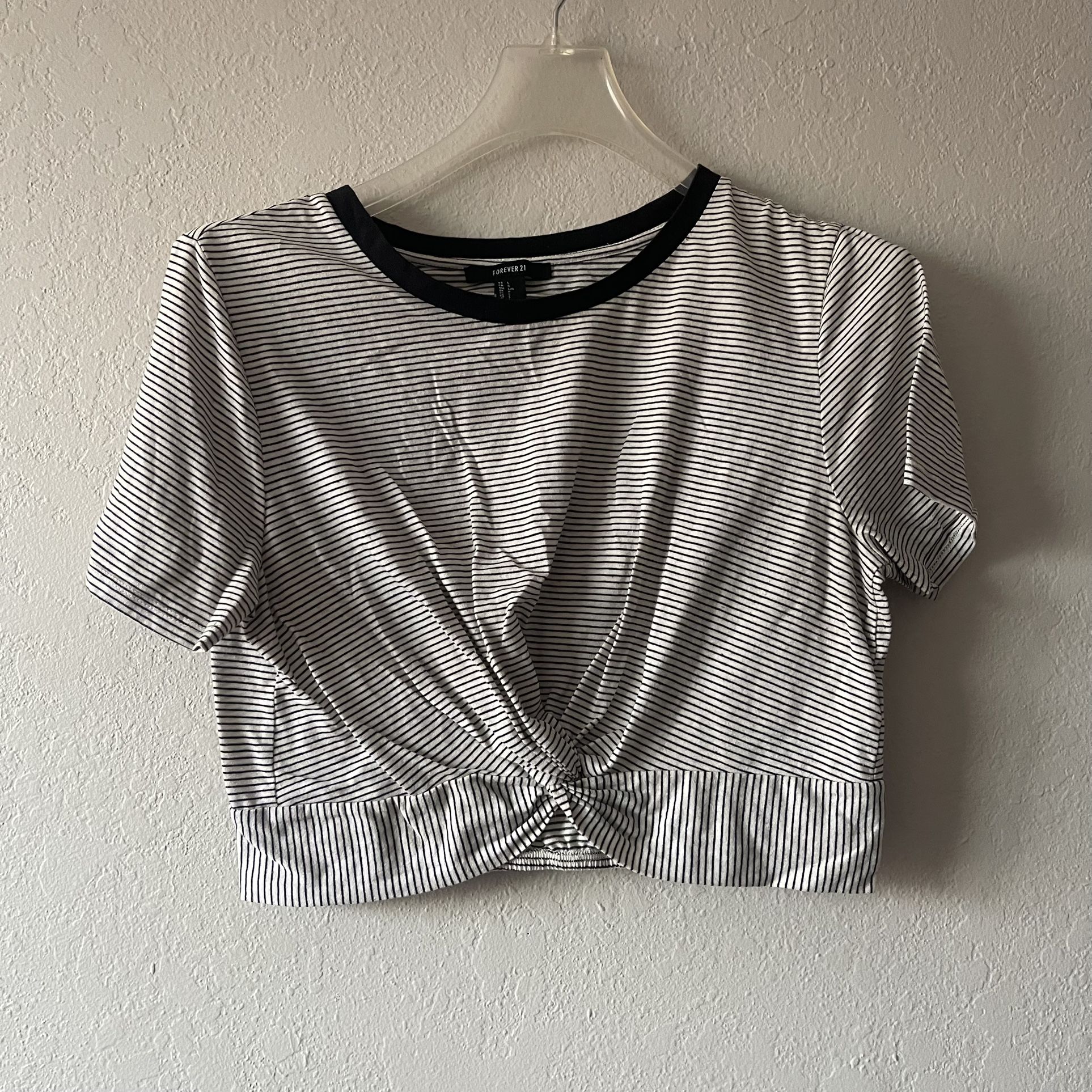 Forever 21, Women’s Black & White Striped Stretchy Crop Top, Size L