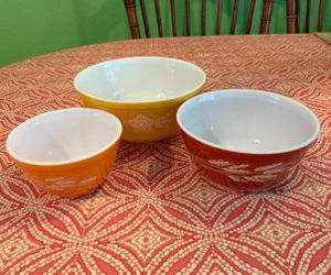 Vintage PYREX Nesting Bowl Set