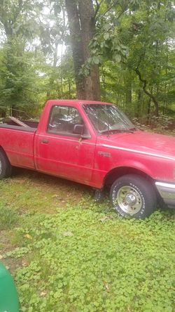 1996 ford ranger, 5 spd 102k new brakes, Tires Runs Great Ice Cold Ac