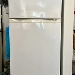 Vissani 10 cu.ft Refrigerator (White)