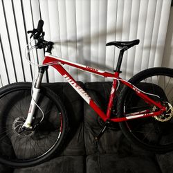 Red White Novara Tupelo 27.5”