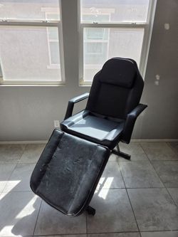 Black Tattoo / Spa Client Chair with Footrest