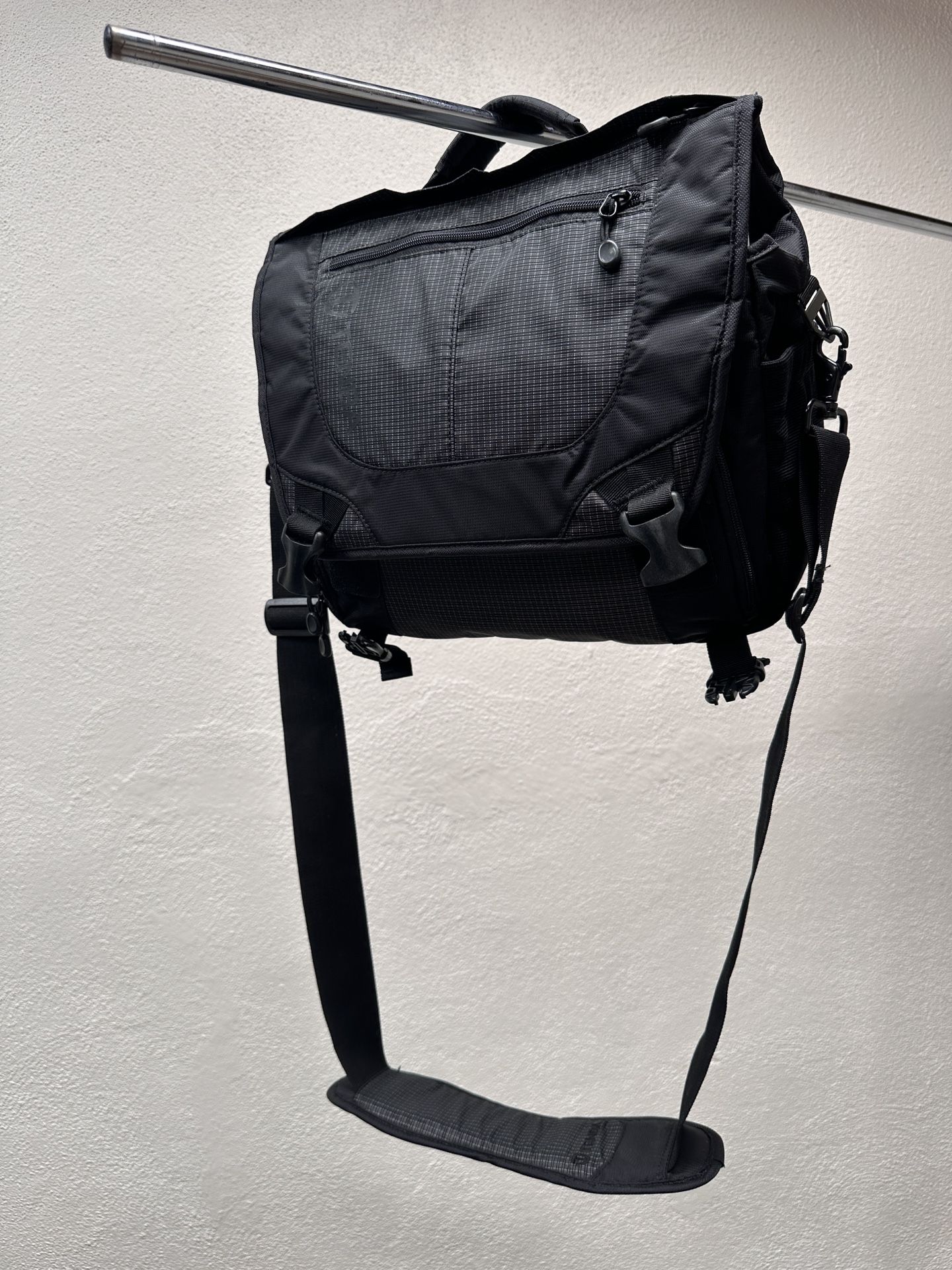 Tenba Discovery Mini: Camera & Laptop Bag