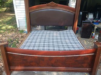 Ashley Queen poster bed