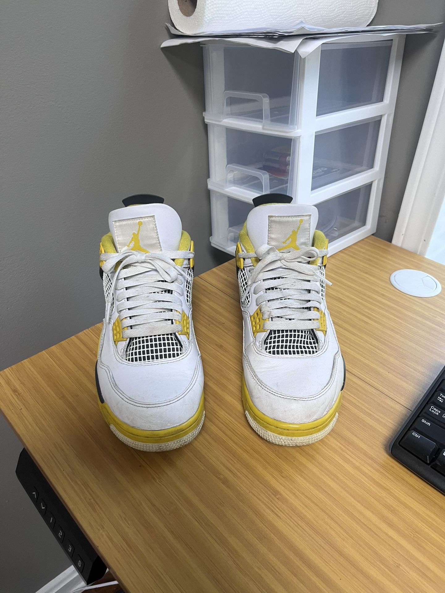Jordan 4 Retro Vivid Sulfur