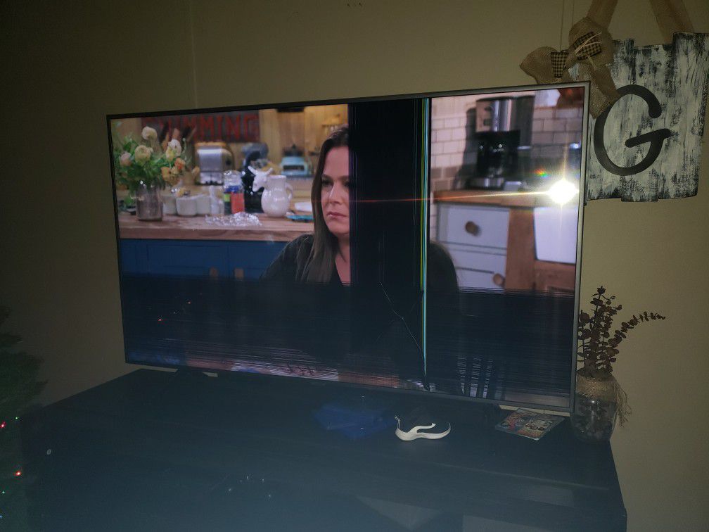 FREE Samsung 65in Smart TV, Cracked LED screen