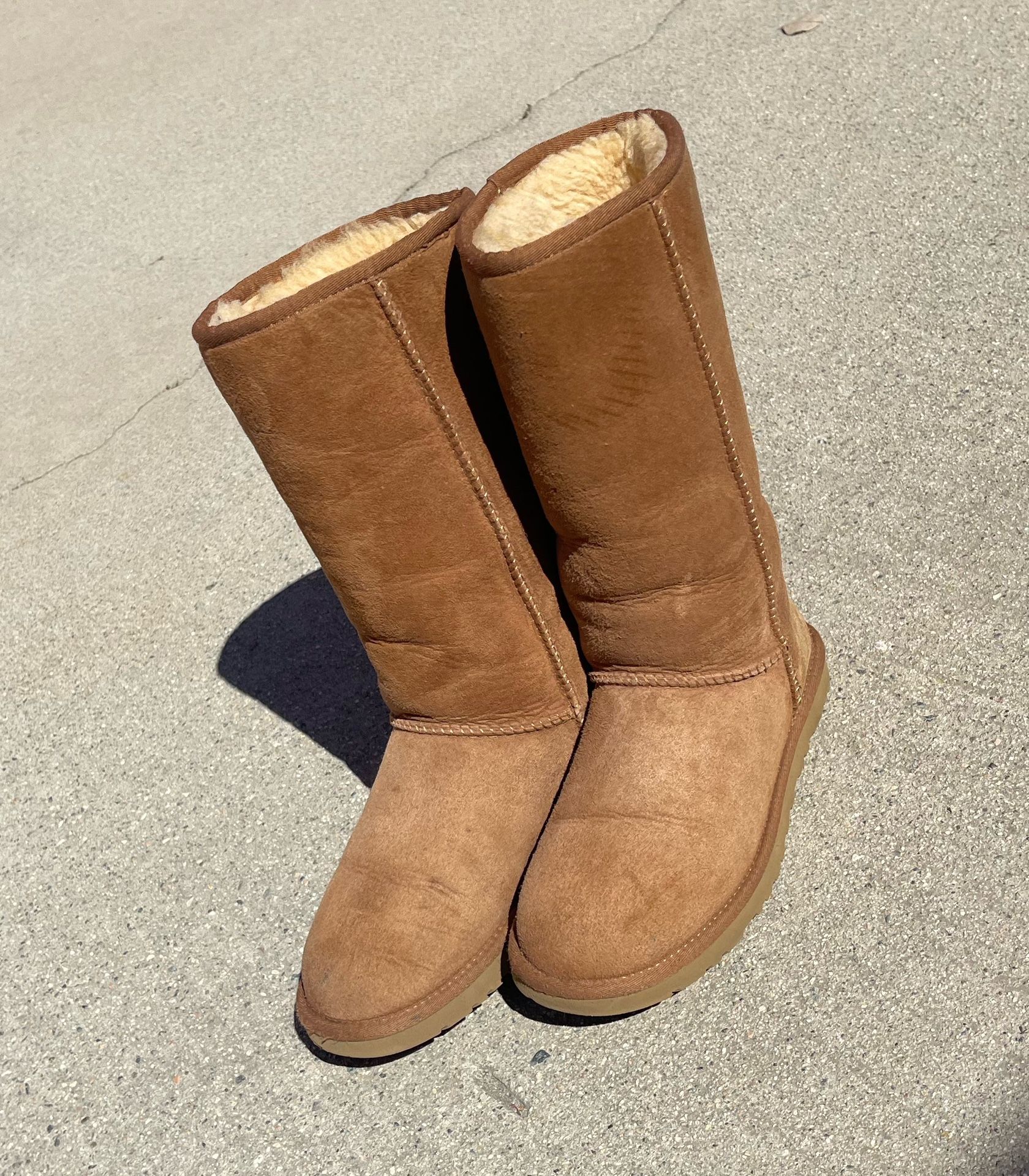 UGG® WOMEN\'S CLASSIC II TALL BOOTS display picture 1