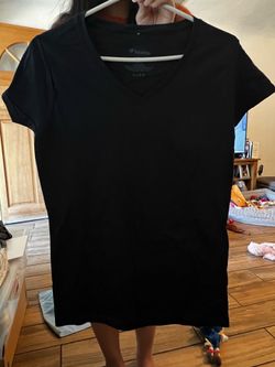 NEW - Women black V-neck cotton Fanatics T-shirt medium/large