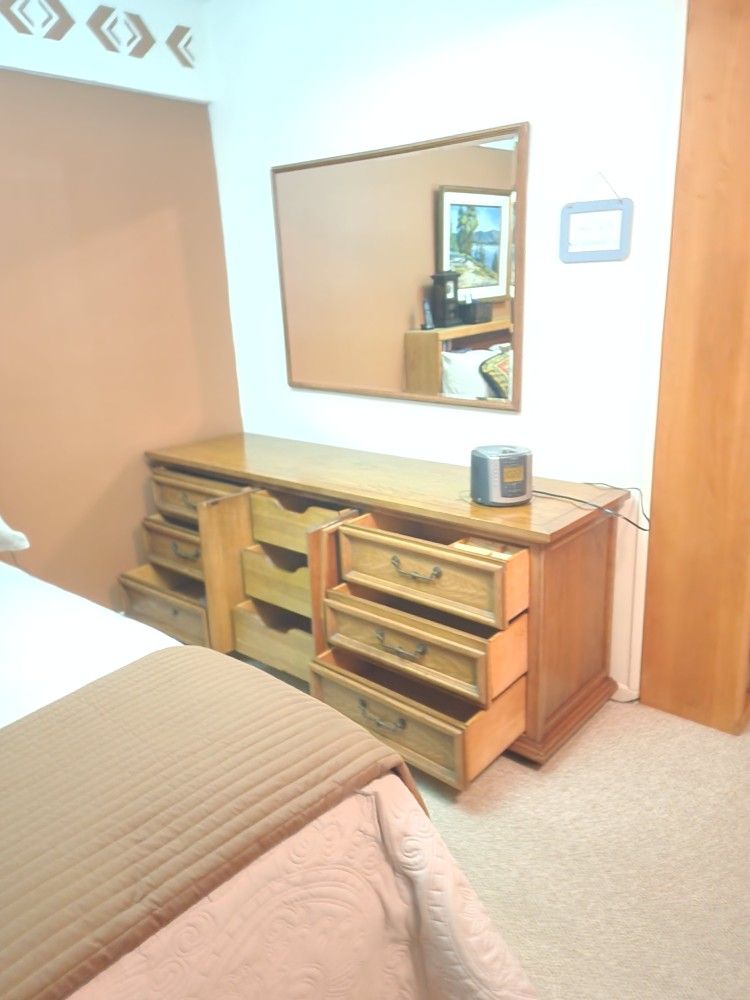 Dresser With Mirror