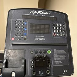 Life Fitness Elliptical Machine