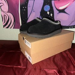 Black Uggs Size 6