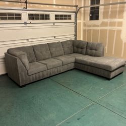 🛋️✨ Modern Gray Sectional Sofa w/ Chaise – Clean, Comfy & Stylish! ✨