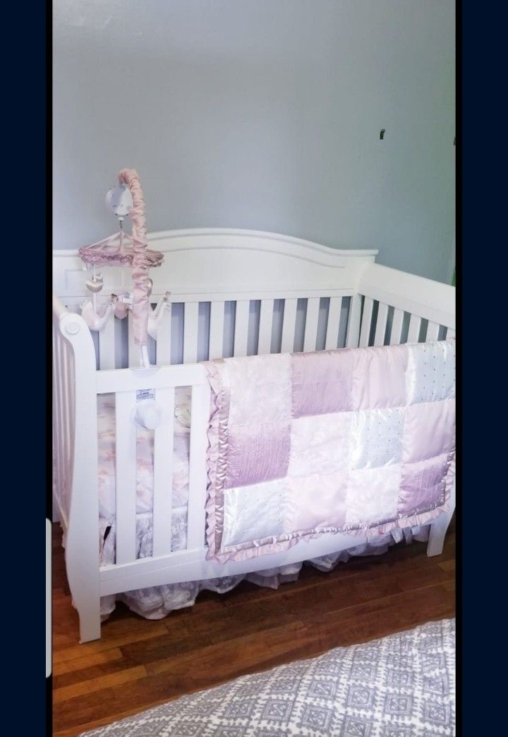 CRIB, MATTRESS, AND 4 PIECE CRIB BEDDING SET