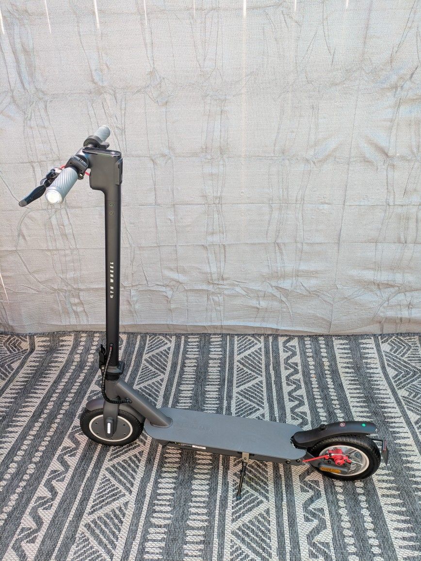 5th Wheel Electric Scooter Like New