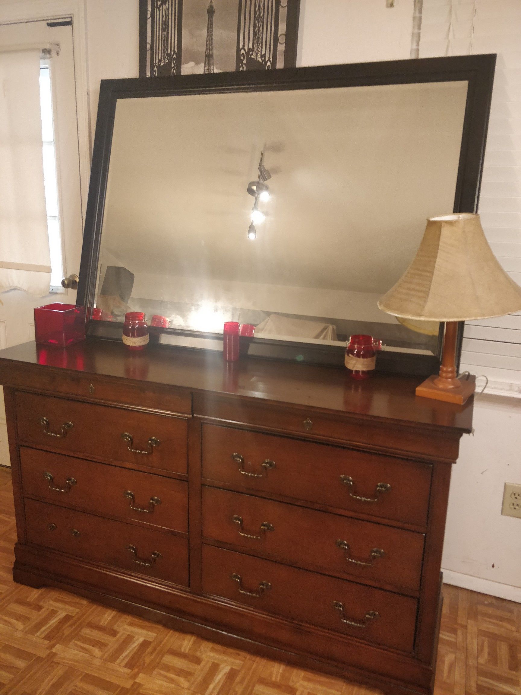 Nice dresser with 8 drawers and big mirror in very good condition, all drawers sliding smoothly, pet free smoke free. L59"*W18"*H34"
