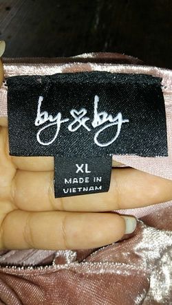 Velvety fabric shirt with choker