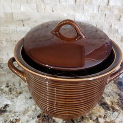 Stoneware/cooking pot (like NEW)