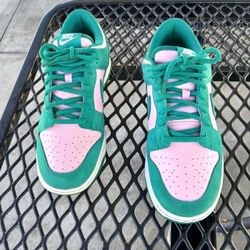 Mens Like New Pink And Green Nike Retro Jordans Sneakers  Mens Size 10.5