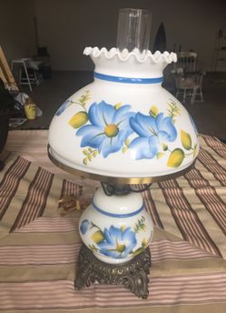 Hurricane lamp 3 way lightning