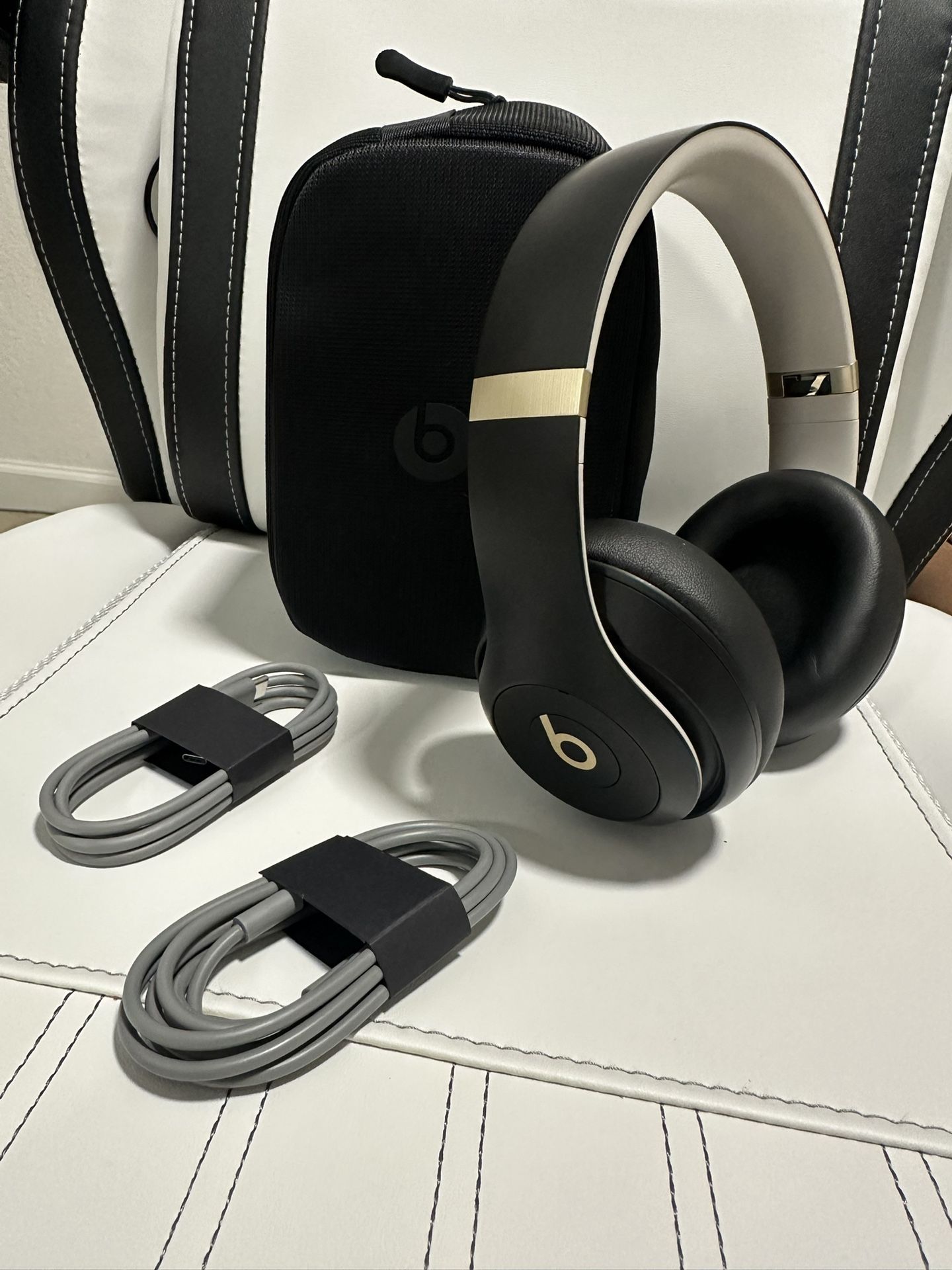 Beats Studio Pro Black Gold